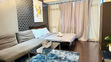 Laptop workspace, iron/ironing board, free WiFi