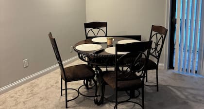 Marvelous river view 2-bedroom condo with AC & heat in Cincinnati