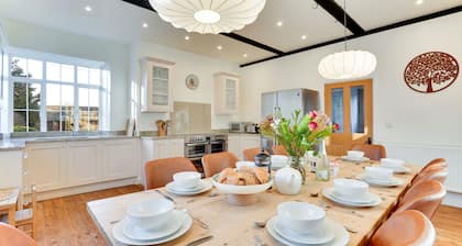 Blackway House - sleeps 20 guests in 7 bedrooms