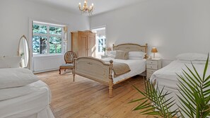 7 chambres, fer et planche à repasser, lit parapluie, Wi-Fi gratuit