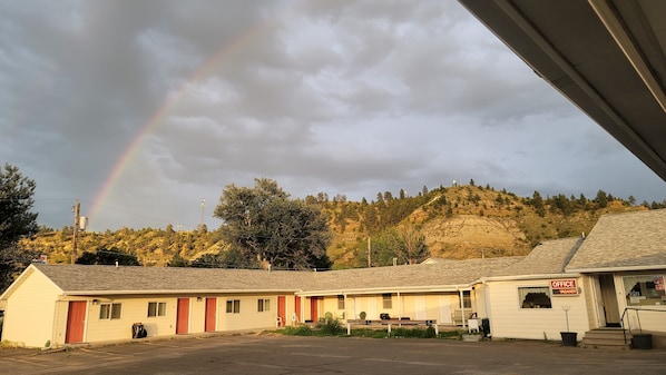 Exterior - Restwel Motel (Forsyth)