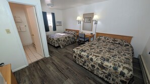 Double Bed Mixed Room | Desk, laptop workspace, free WiFi