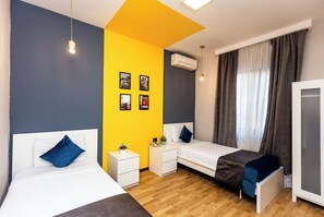 Zweibettzimmer, Stadtblick | Schallisolierte Zimmer, Bügeleisen/Bügelbrett, kostenloses WLAN