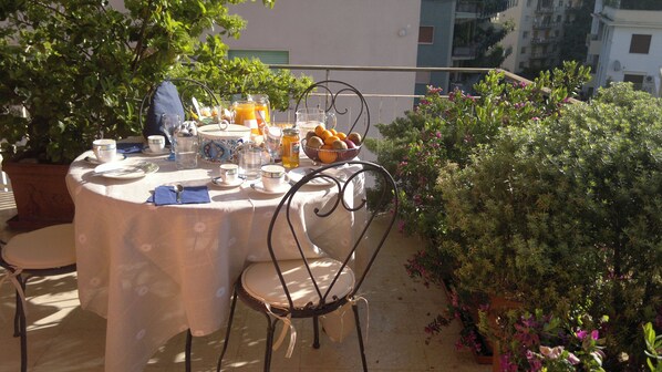 Outdoor dining