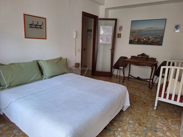 1 bedroom, desk, free WiFi, bed sheets