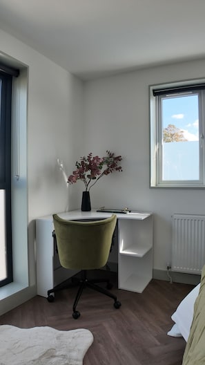 Desk, laptop workspace, free WiFi