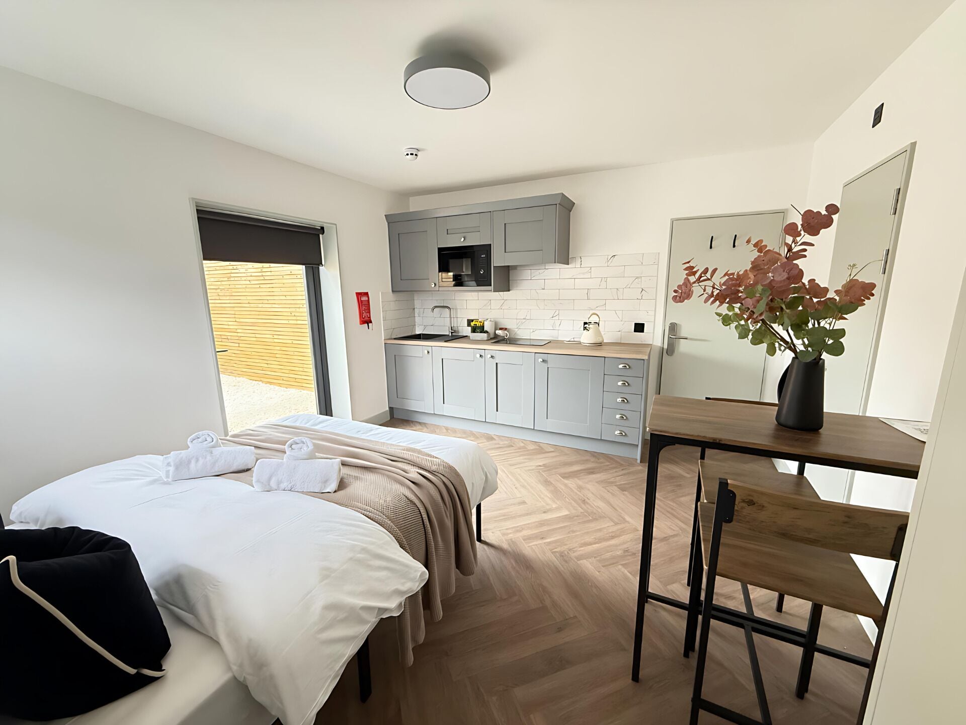 Desk, laptop workspace, free WiFi