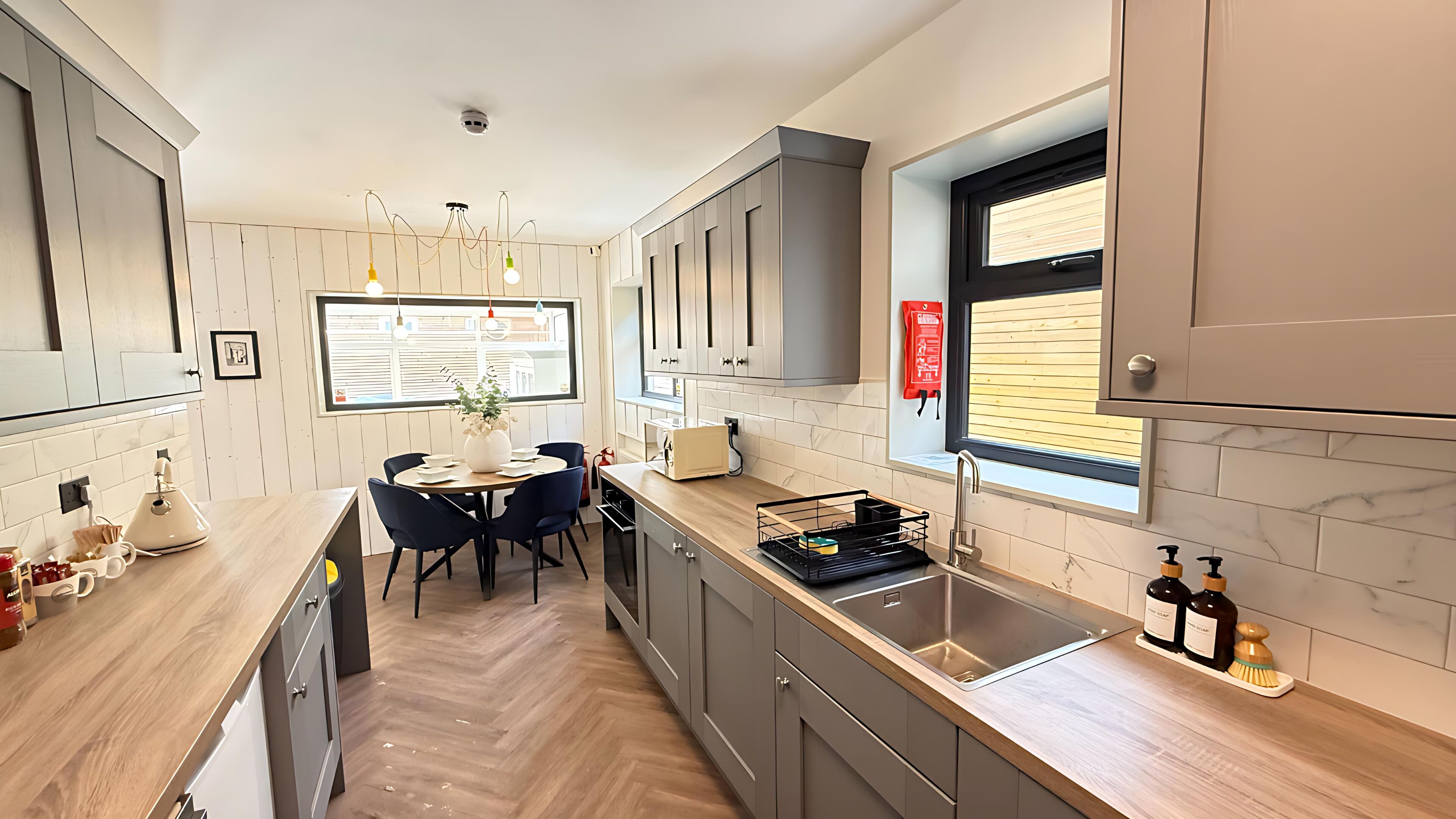 大型雪櫃/冰箱、微波爐、焗爐、爐具