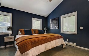 5 Schlafzimmer, Schreibtisch, Bügeleisen/Bügelbrett, Reisekinderbett