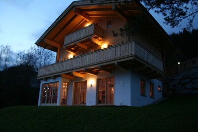 Chalet Descansa is a stylish, detached chalet with every comfort.