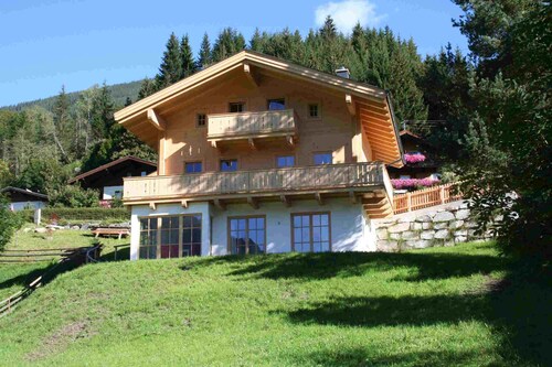 Chalet Descansa is a stylish, detached chalet with every comfort.
