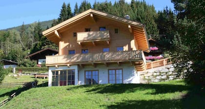 Chalet Descansa is a stylish, detached chalet with every comfort.
