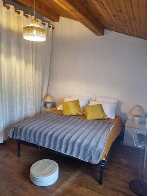 4 室のベッドルーム、アイロン / アイロン台、インターネット、ベッドシーツ