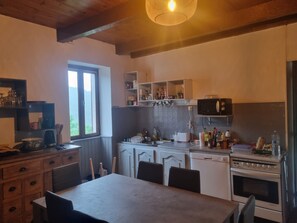 Private kitchen - Country house near Lion of Roccapina (Sartène)