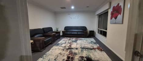 House, 5 Bedrooms, Smoking | Living area