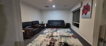 Cosy Spacious Hill Holiday Home