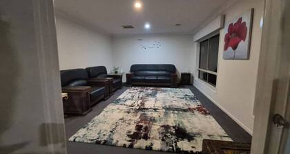 Cosy Spacious Hill Holiday Home