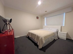 House, 5 Bedrooms, Smoking