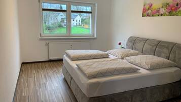 Condo luxo, sacada, vista para o jardim | Individualmente decorados, individualmente mobiliados, escrivaninha