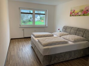 Deluxe Condo, Balcony, Garden View | Individually decorated, individually furnished, desk, laptop workspace - Best Boarding 24 (Schöllkrippen)