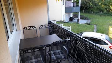 Condo luxo, sacada, vista para o jardim | Vista para o resort