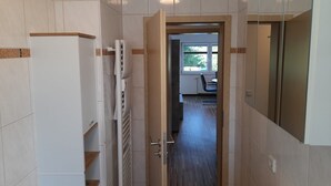 Leilighet – deluxe, balkong, hageutsikt | Bad