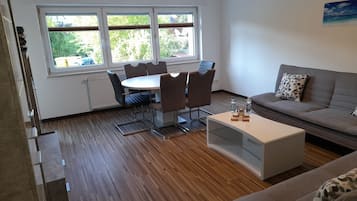 Deluxe Condo, Balcony, Garden View | Living area