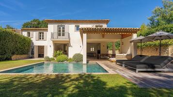 Kolam renang outdoor