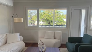 Unclassified image, 4 of 13, button - Room-room in a Beautiful Queenslander Ho (Brisbane)