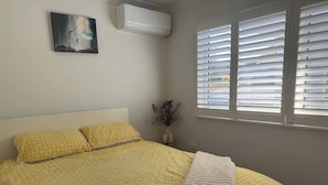 Unclassified image, 2 of 13, button - Room-room in a Beautiful Queenslander Ho (Brisbane)