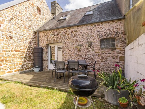 Cozy house near beach with garden and pets allowed