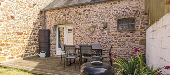 Cozy house near beach with garden and pets allowed