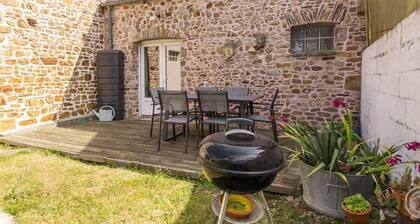 Cozy house near beach with garden and pets allowed