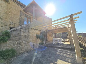 Outdoor dining - Charming house, shaded terrace near Sarlat (Groléjac)