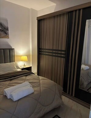 2 bedrooms, iron/ironing board, free WiFi, bed sheets