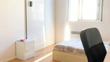 1 bedroom, bed sheets