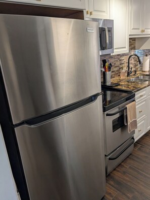 Coffee/tea maker, fridge, microwave, oven - Luxury 1BR King Condo, Ground Floor, Lanai - Clothing Optional (Lutz)
