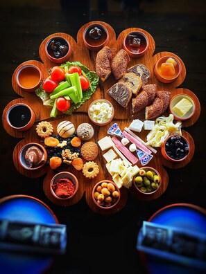 Free daily local cuisine breakfast - CRİMSON CAPPADOCİA (Avanos)