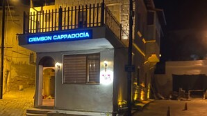 A small building with a sign reading "CRIMSON CAPPADOCIA" at night. - CRİMSON CAPPADOCİA (Avanos)