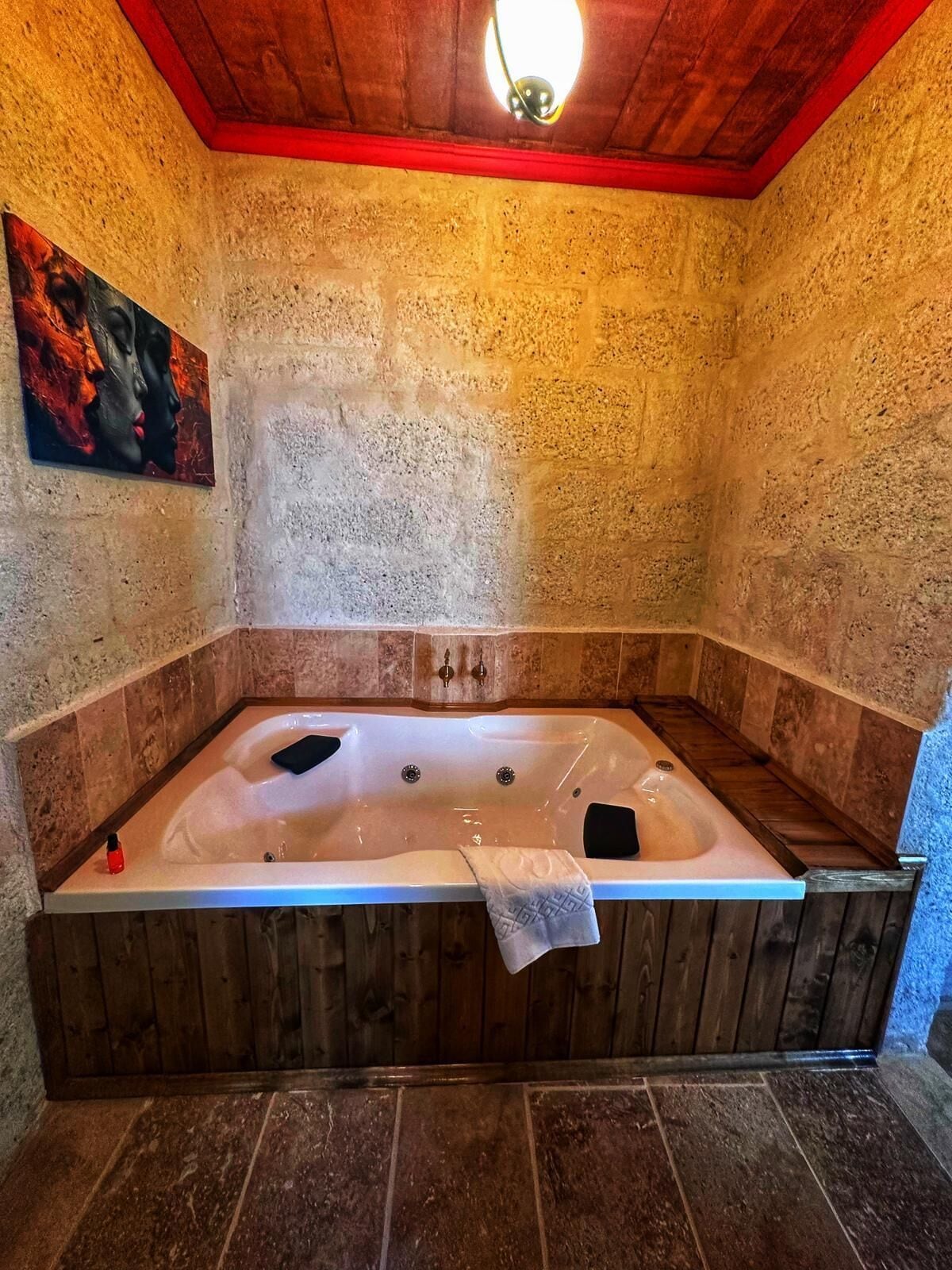 Comfort kamer | Badkamer | Gratis toiletartikelen, een haardroger, handdoeken, zeep