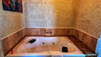 Comfort Room | Bathroom | Free toiletries, hair dryer, towels, soap