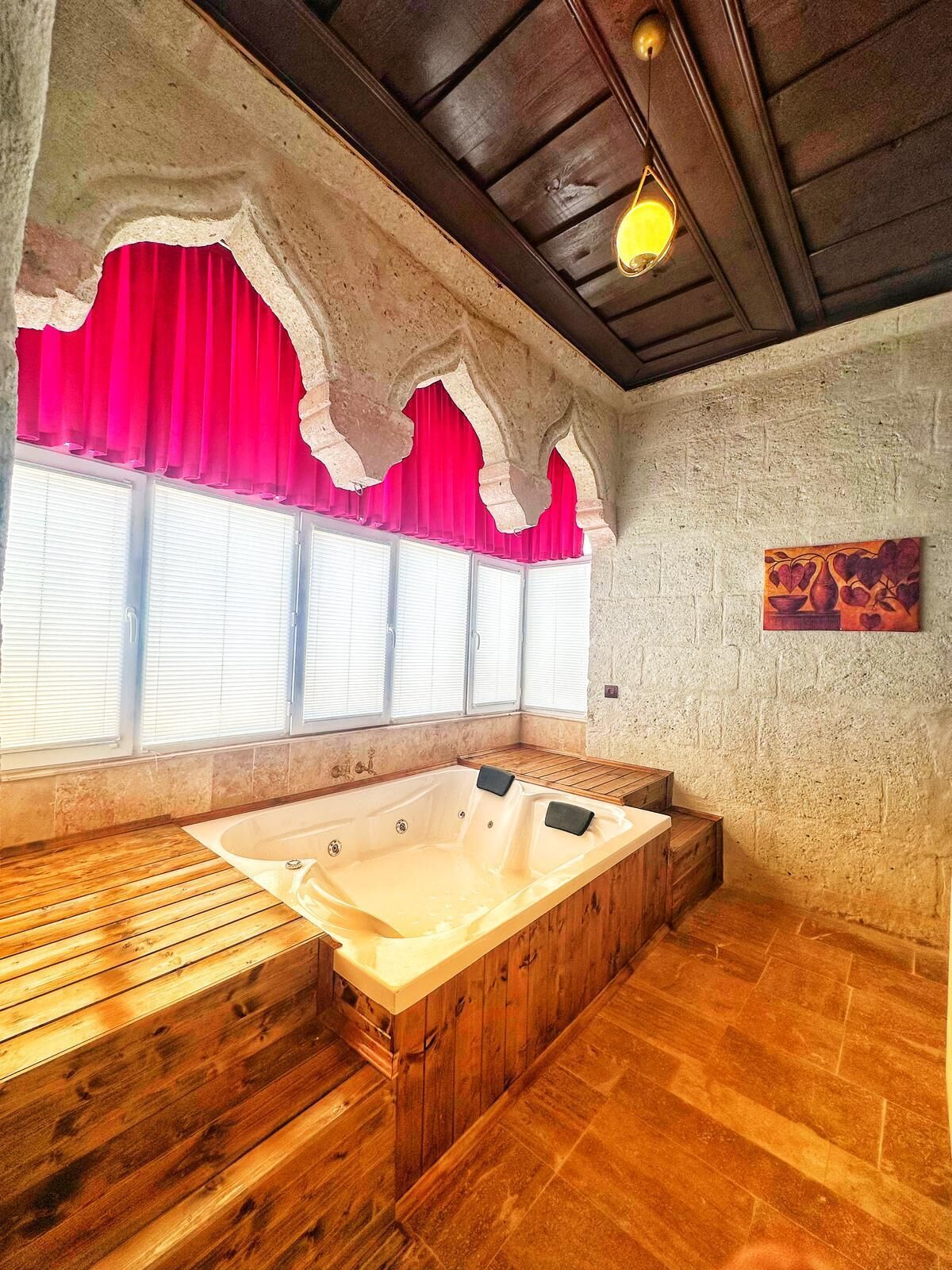 Deluxe Room | Bathroom | Free toiletries, hair dryer, towels, soap