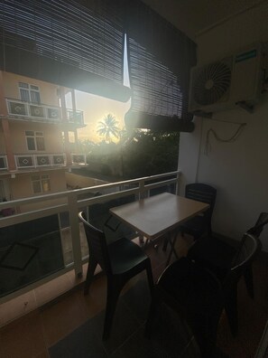 تناول الطعام بالخارج