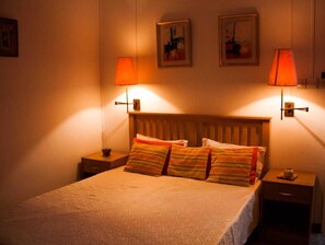 3 bedrooms, iron/ironing board, internet, bed sheets