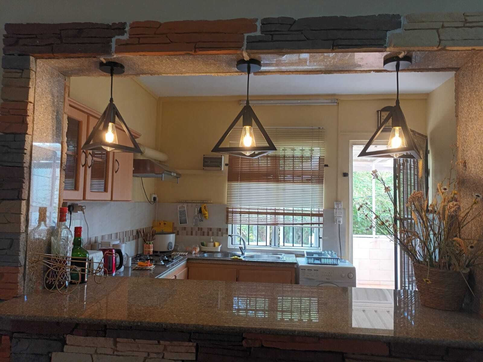 Mikrowelle, Ofen, Wasserkocher mit Kaffee-/Teezubehör, Wasserkocher