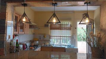 Microwave, oven, coffee/tea maker, electric kettle