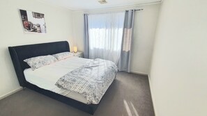 3 bedrooms, iron/ironing board, Internet, bed sheets