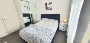 3 bedrooms, iron/ironing board, Internet, bed sheets