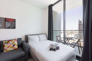 Desk, iron/ironing board, WiFi, bed sheets