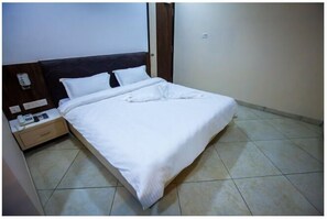 Standard Double Room | Desk, laptop workspace, free WiFi